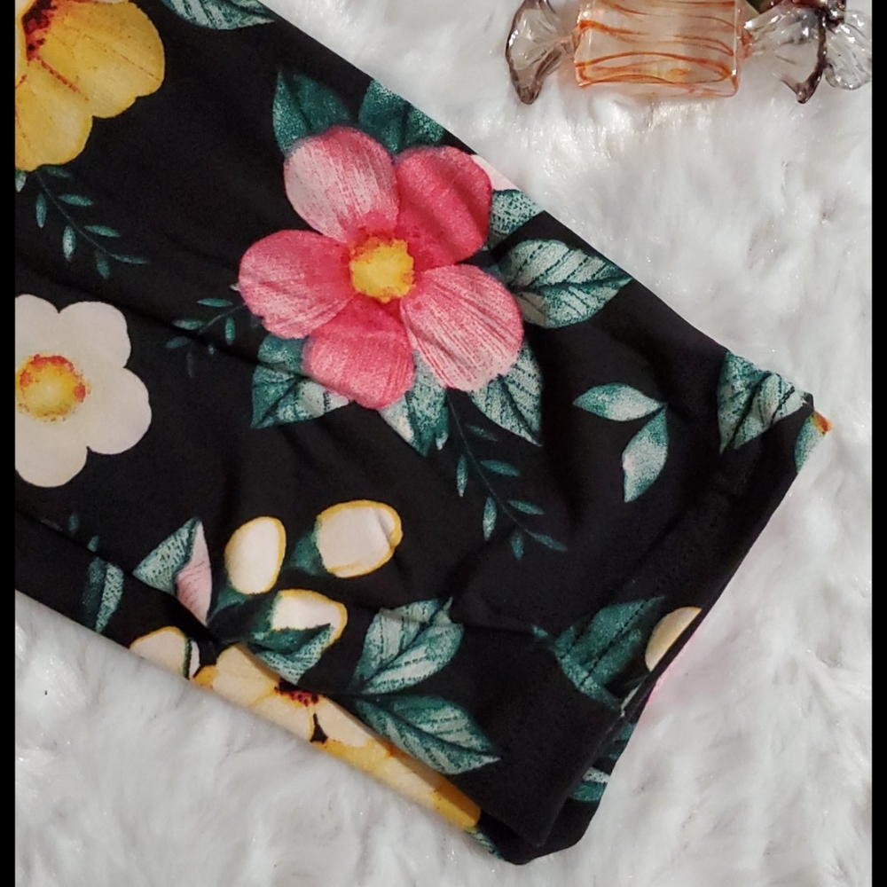 INFINITY RAINE Black floral print leggings OS fits up to size 12 comfortably NWT - Picture 4 of 4